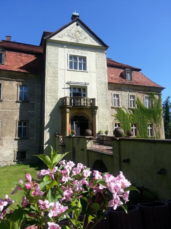 Palac Jastrowiec Exterior photo