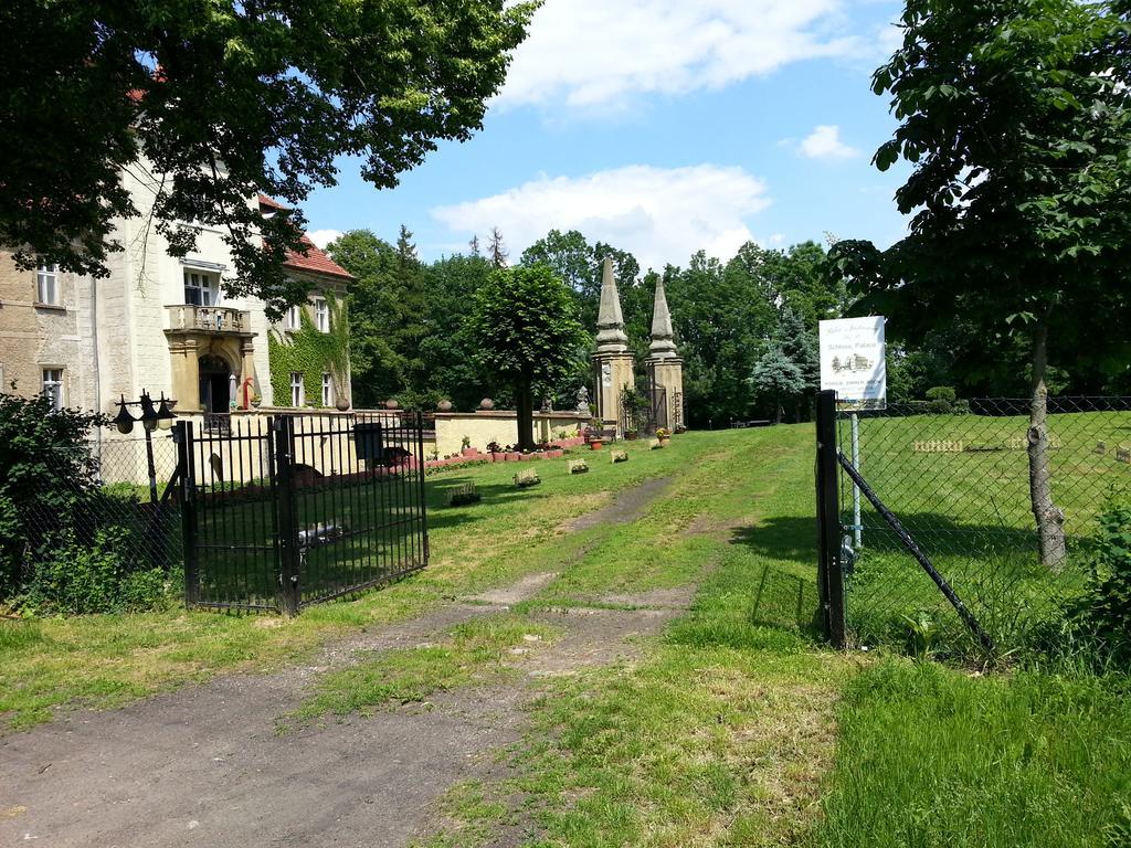 Palac Jastrowiec Exterior photo