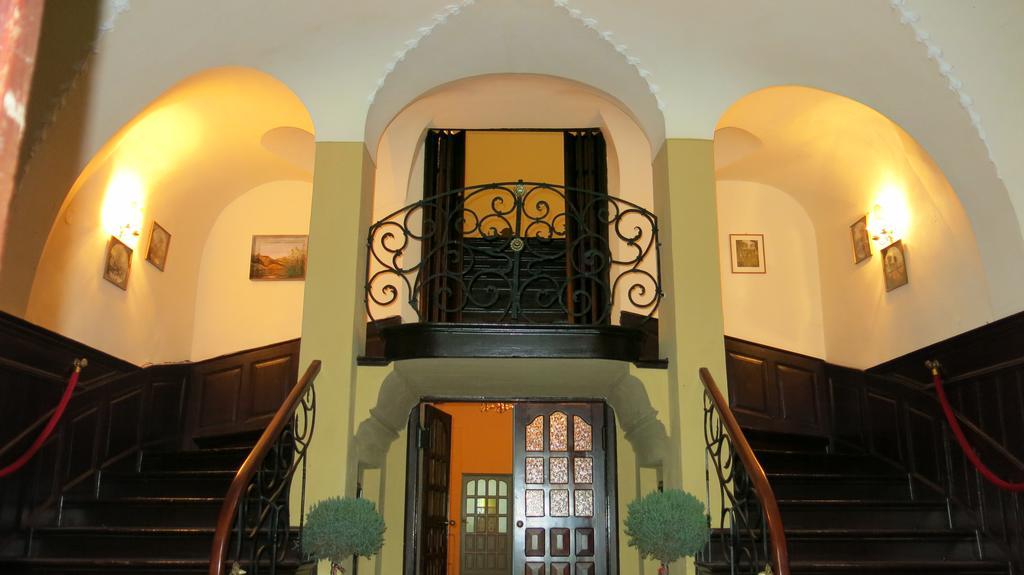 Palac Jastrowiec Exterior photo
