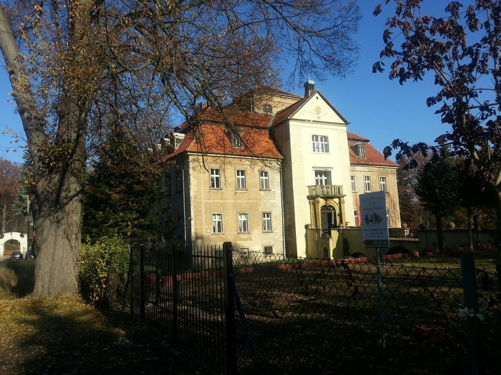 Palac Jastrowiec Exterior photo