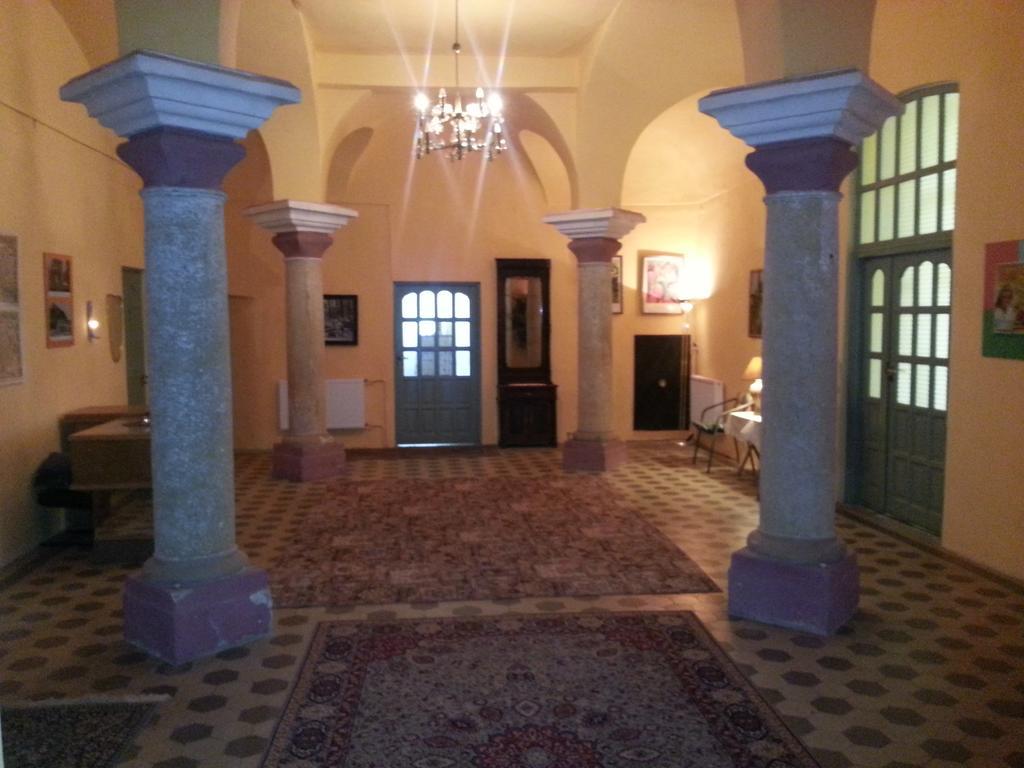 Palac Jastrowiec Exterior photo